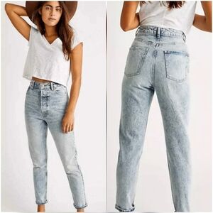 Free People, We The Free Zuri High Waist Lived In Light Wash Mom Jeans SZ 29